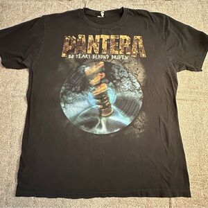 Pantera Vintage Band TShirt Tag is slightly ripped but is a XXL.